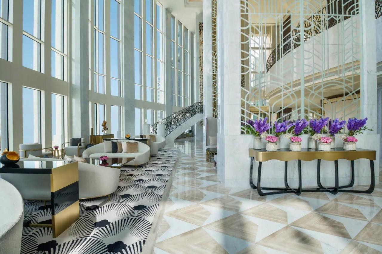 Wyndham Grand Doha West Bay Beach Buitenkant foto The lobby of the hotel