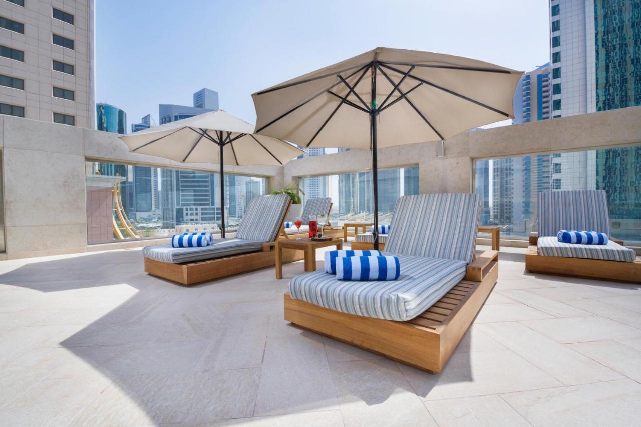 Wyndham Grand Doha West Bay Beach Buitenkant foto The pool deck at the hotel