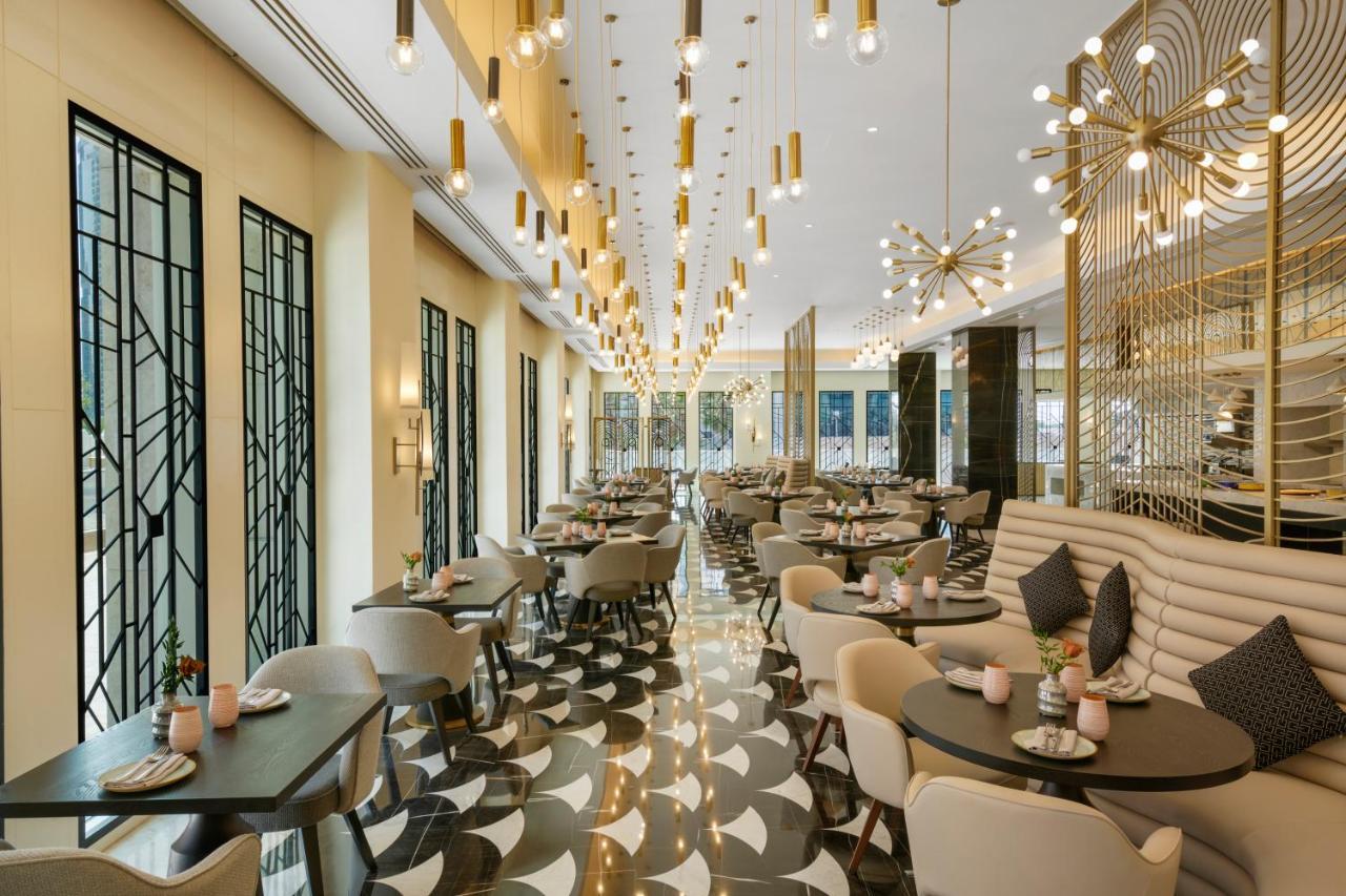 Wyndham Grand Doha West Bay Beach Buitenkant foto The restaurant