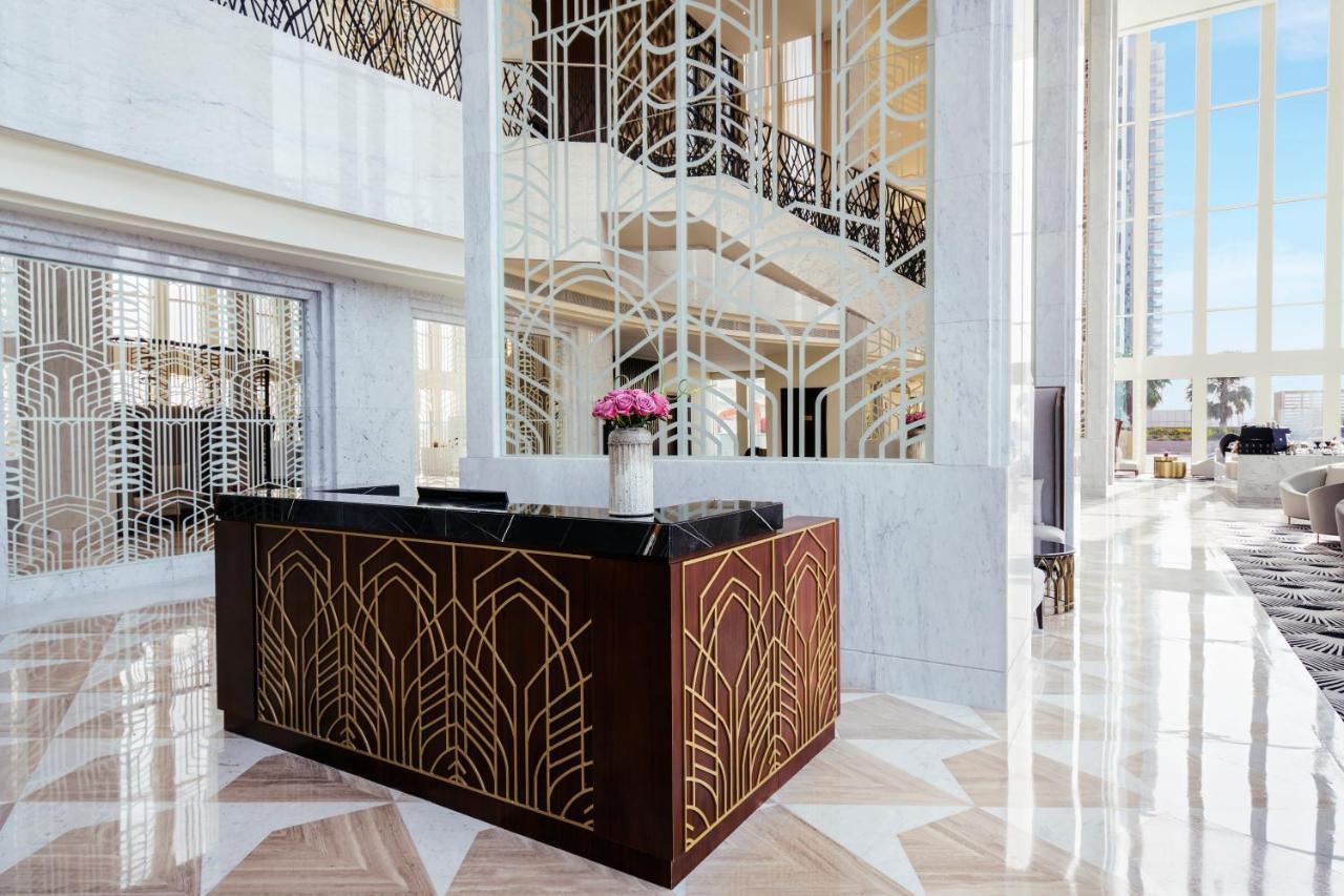 Wyndham Grand Doha West Bay Beach Buitenkant foto The lobby of the hotel