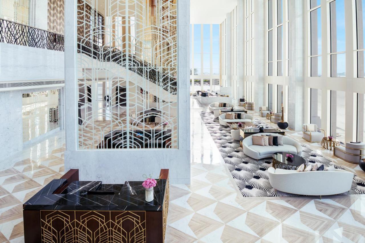 Wyndham Grand Doha West Bay Beach Buitenkant foto The lobby of the hotel