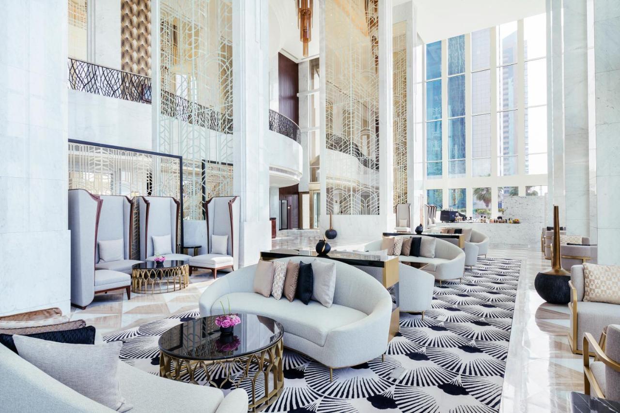 Wyndham Grand Doha West Bay Beach Buitenkant foto The lobby of the hotel