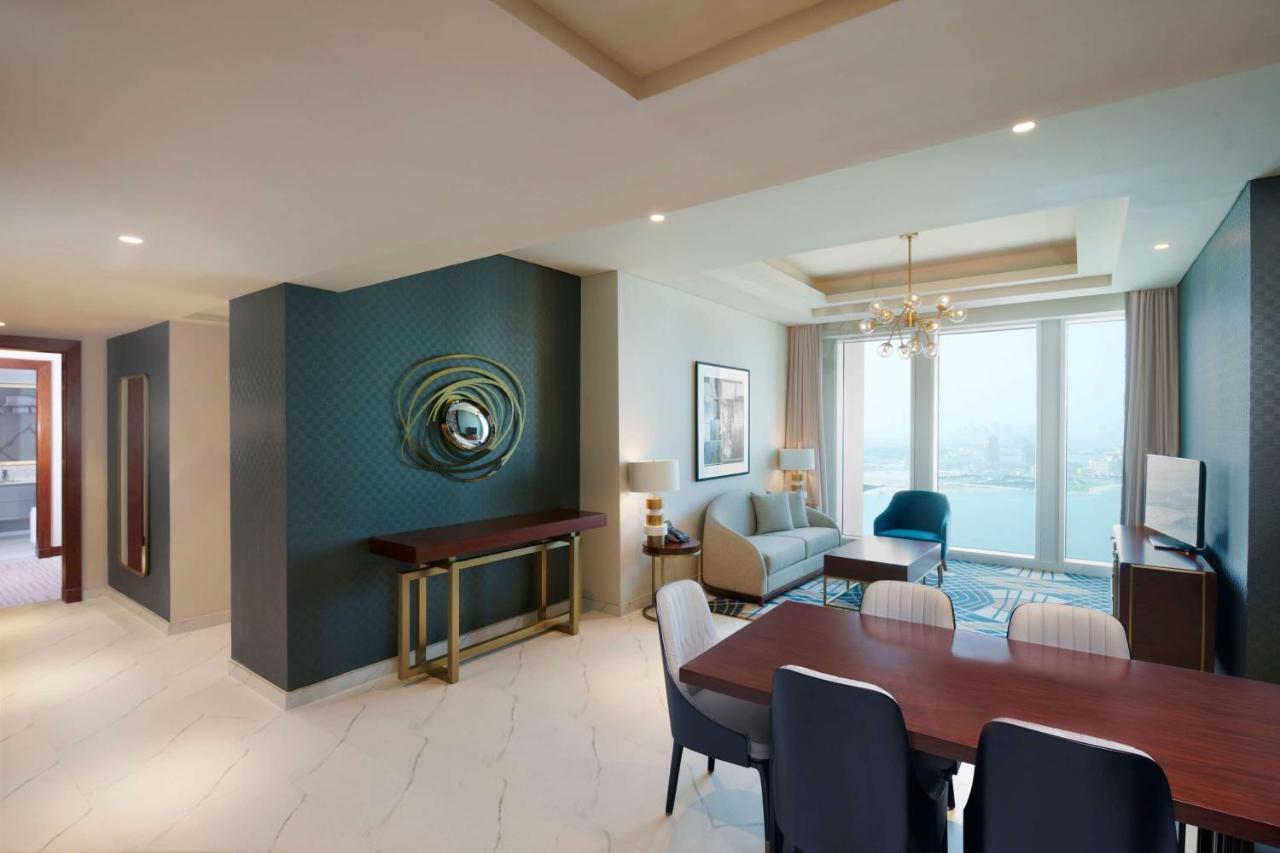 Wyndham Grand Doha West Bay Beach Buitenkant foto A suite at the hotel