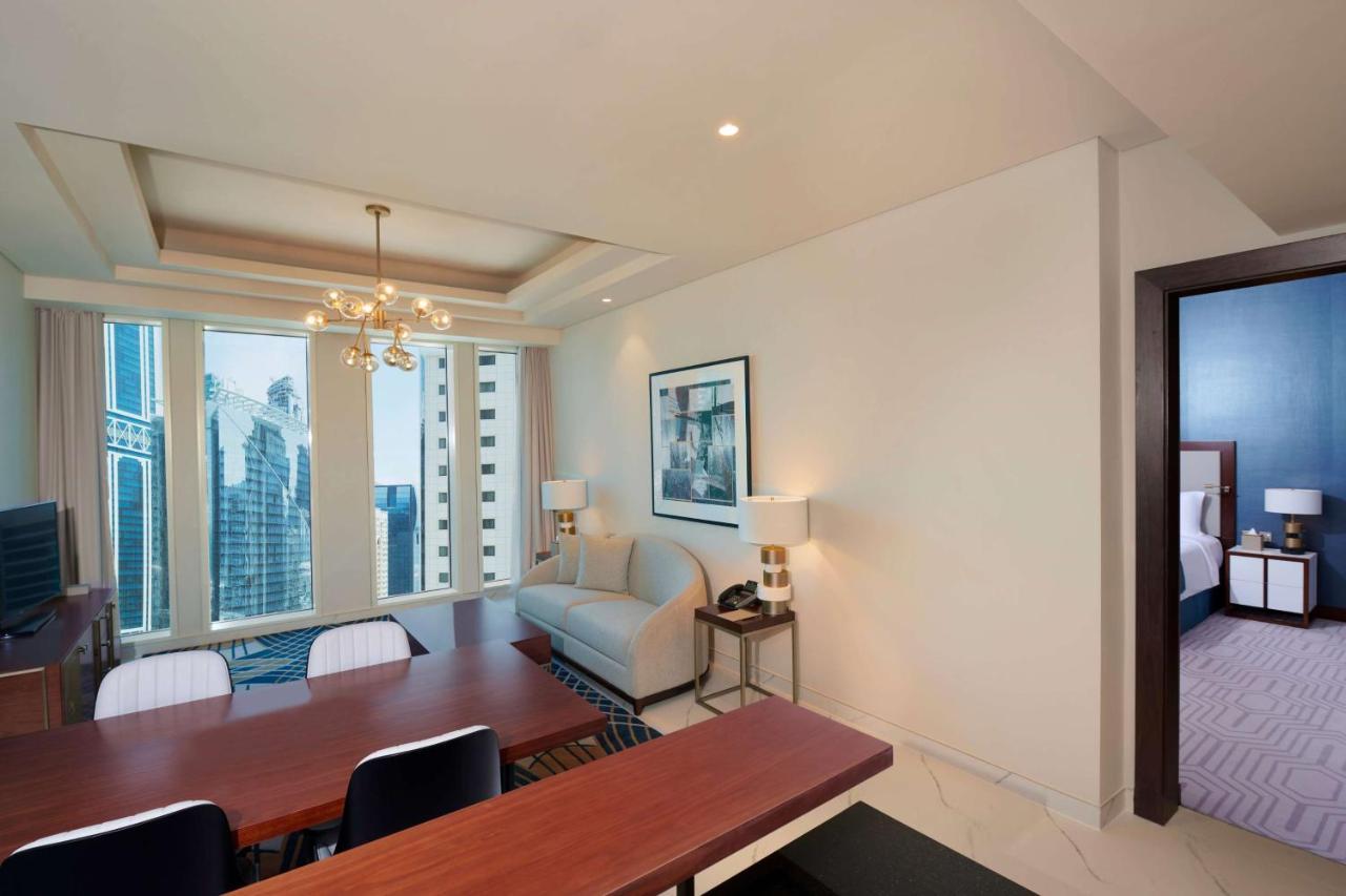 Wyndham Grand Doha West Bay Beach Buitenkant foto A suite at the hotel