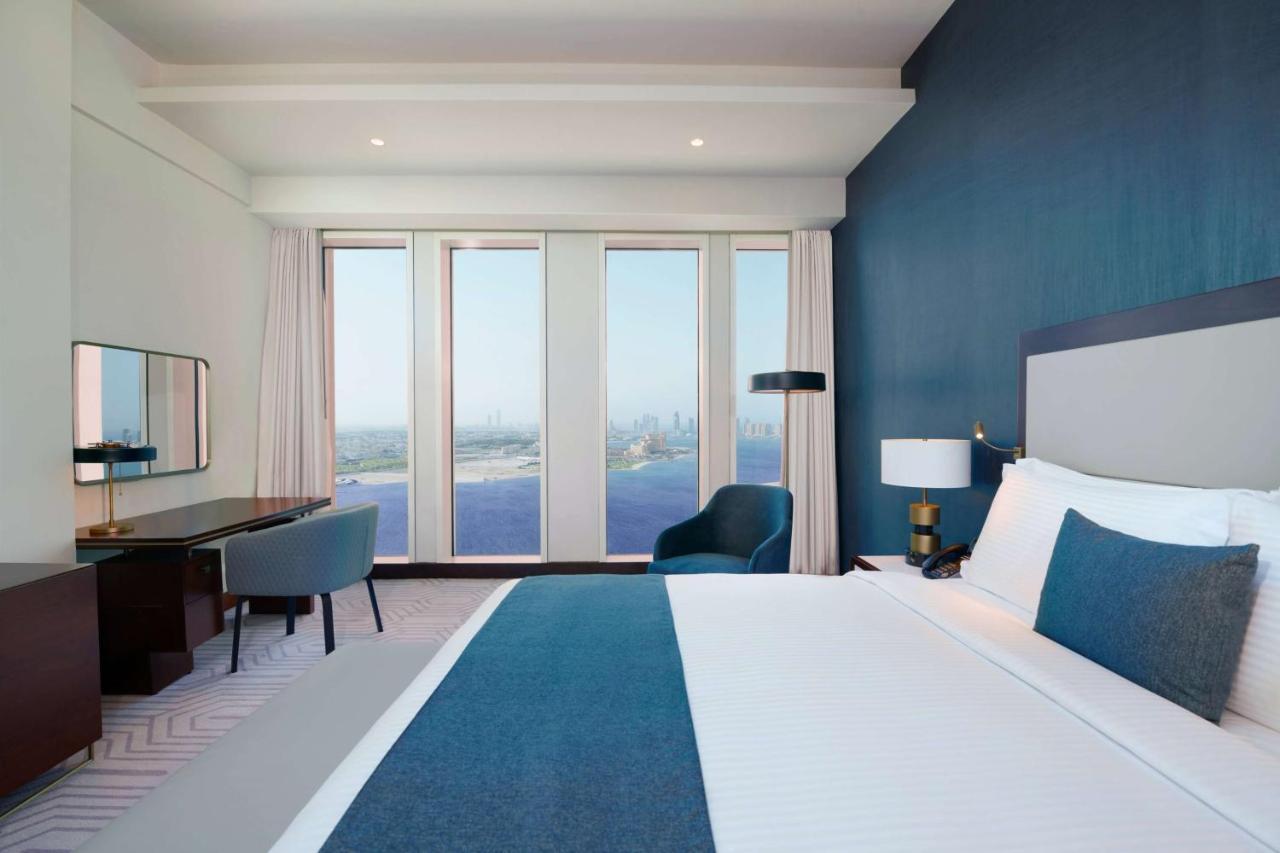 Wyndham Grand Doha West Bay Beach Buitenkant foto A room at the hotel