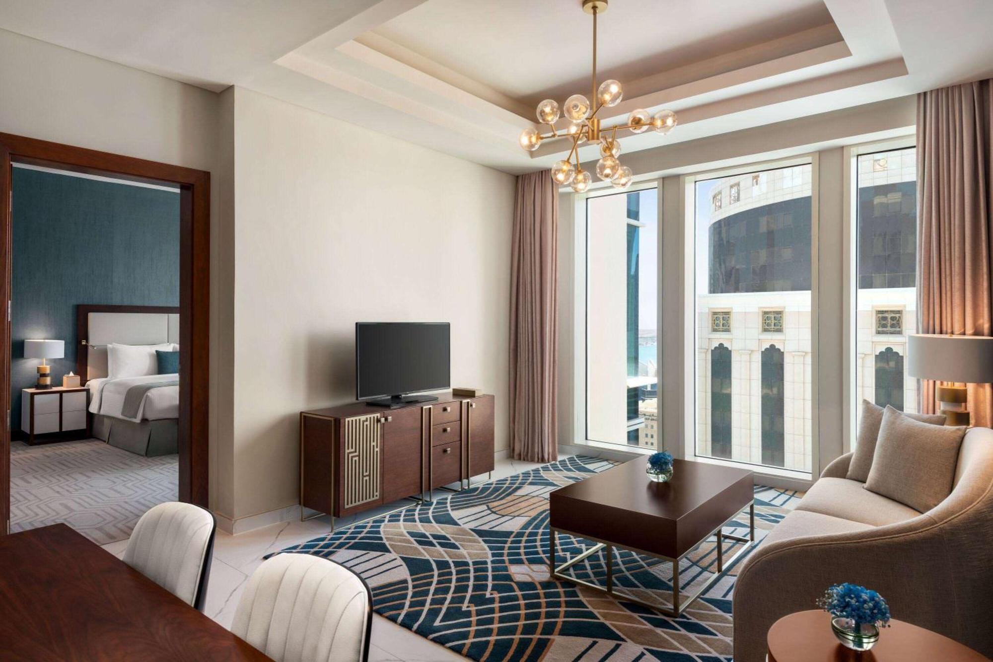 Wyndham Grand Doha West Bay Beach Buitenkant foto A suite at the hotel
